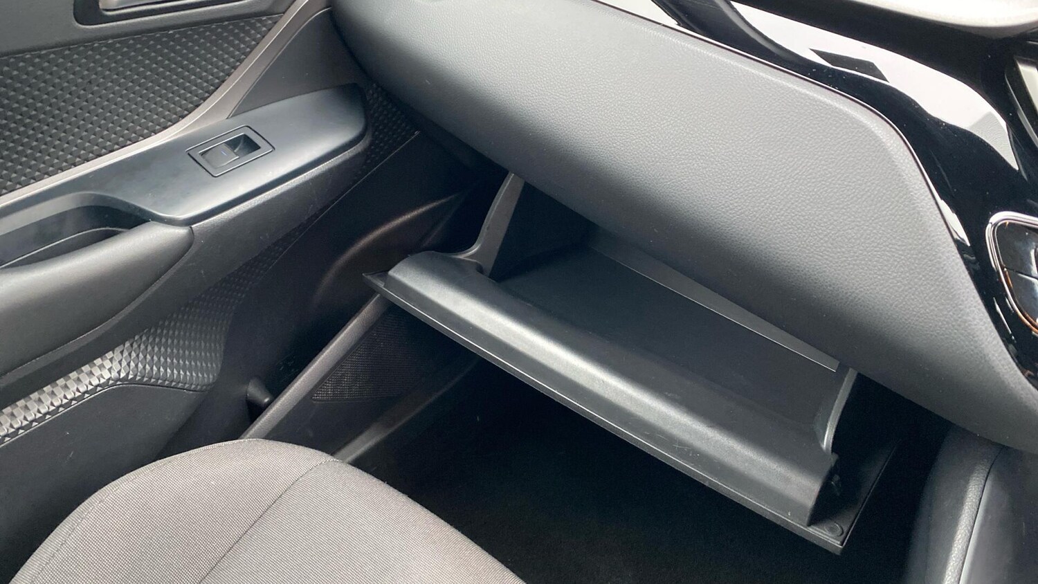 Used Toyota C-HR 2022 for sale - 76458015: Photo 43