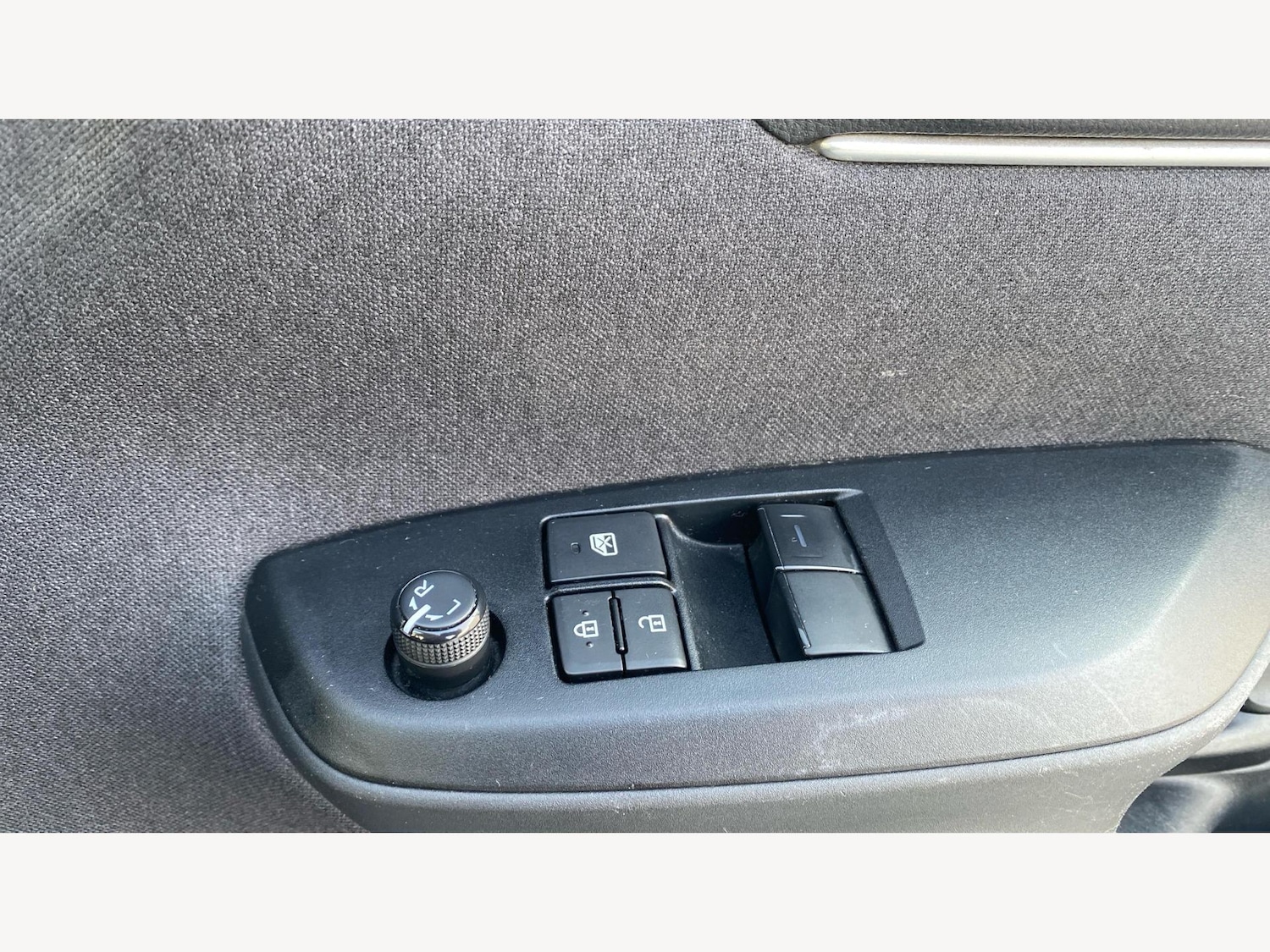 Used Toyota Yaris 2023 for sale - 76512286: Photo 30