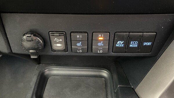 Used Toyota RAV4 2017 for sale - 76294533: Photo 43