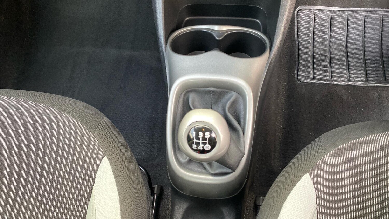 Used Toyota AYGO 2016 for sale - 77131294: Photo 38