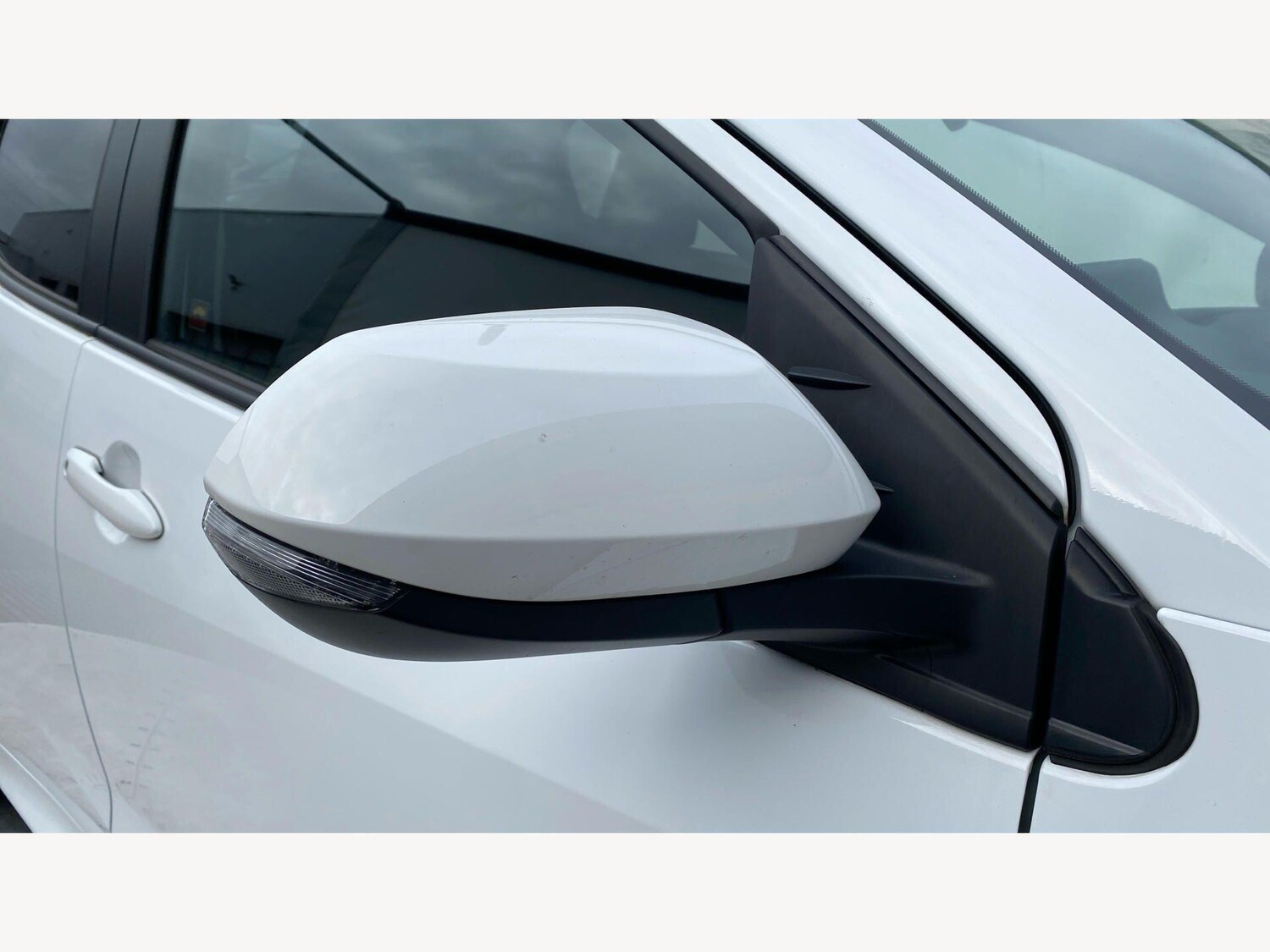 Used Toyota Yaris 2024 for sale - 77671433: Photo 33