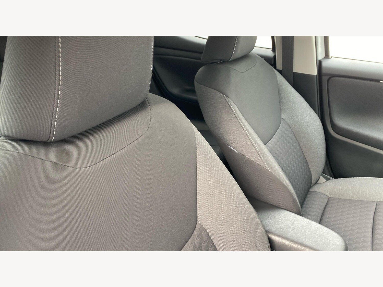 Used Toyota Yaris 2024 for sale - 77671433: Photo 36