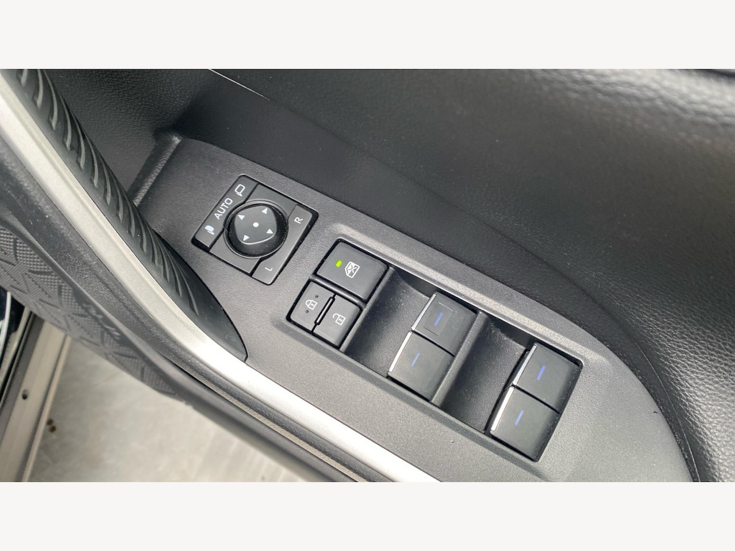 Used Toyota RAV4 2022 for sale - 76765469: Photo 32