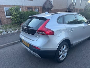 Used Volvo V40 2014 for sale - 79697350: Photo