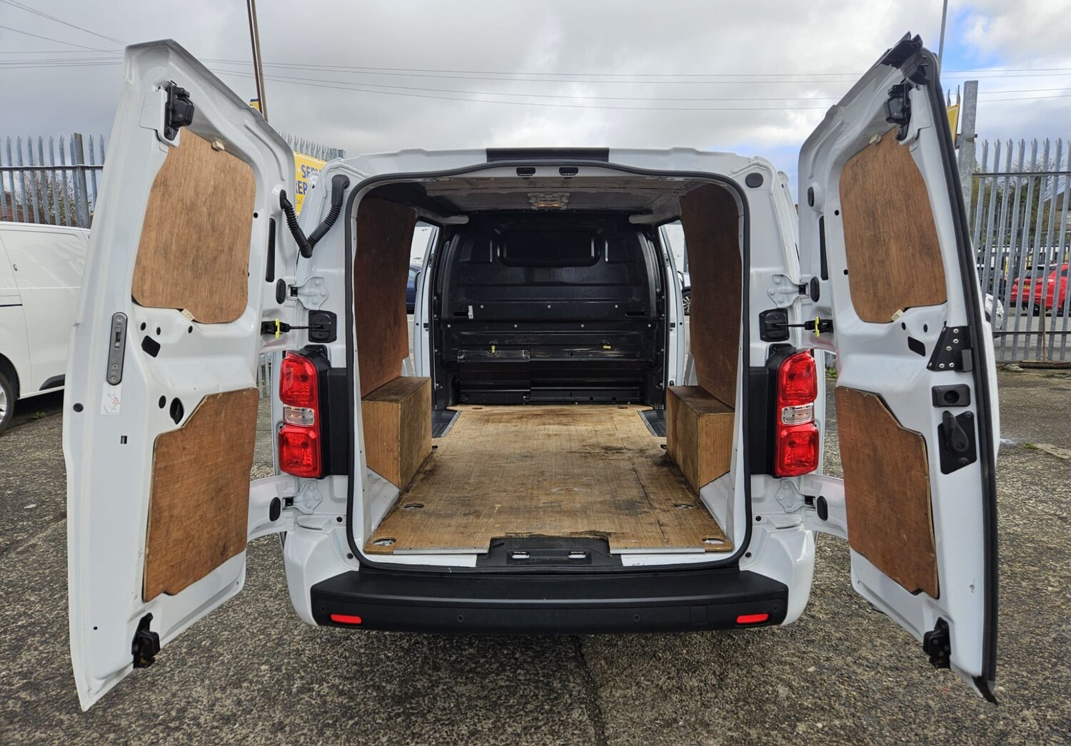 Used Peugeot Expert 2023 for sale - 76366739: Photo 17