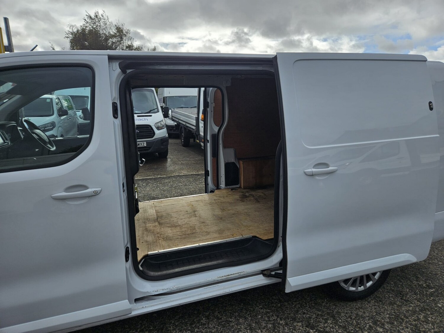 Used Peugeot Expert 2023 for sale - 77718024: Photo 14