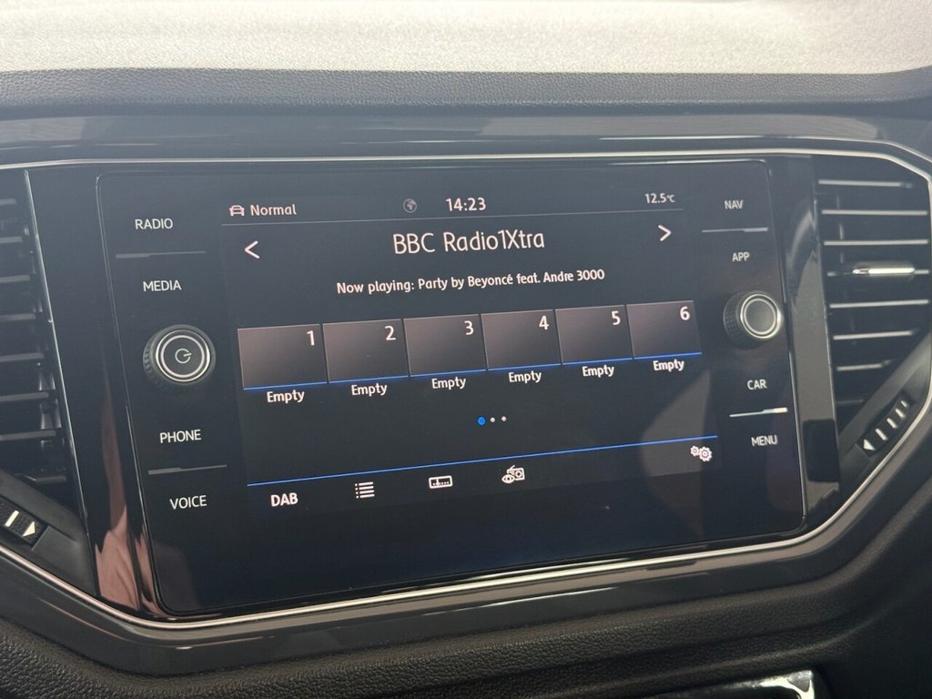 Used Volkswagen T-Roc 2019 for sale - 76323731: Photo 14