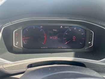 Used Volkswagen T-Roc 2019 for sale - 78996827: Photo