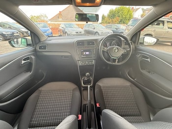 Used Volkswagen Polo 2017 for sale - 79494302: Photo