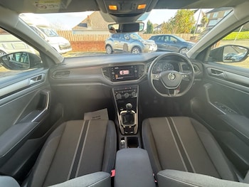 Used Volkswagen T-Roc 2019 for sale - 76792049: Photo