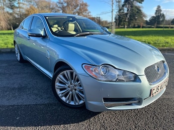 2011 - V6 PREMIUM LUXURY 4-Door