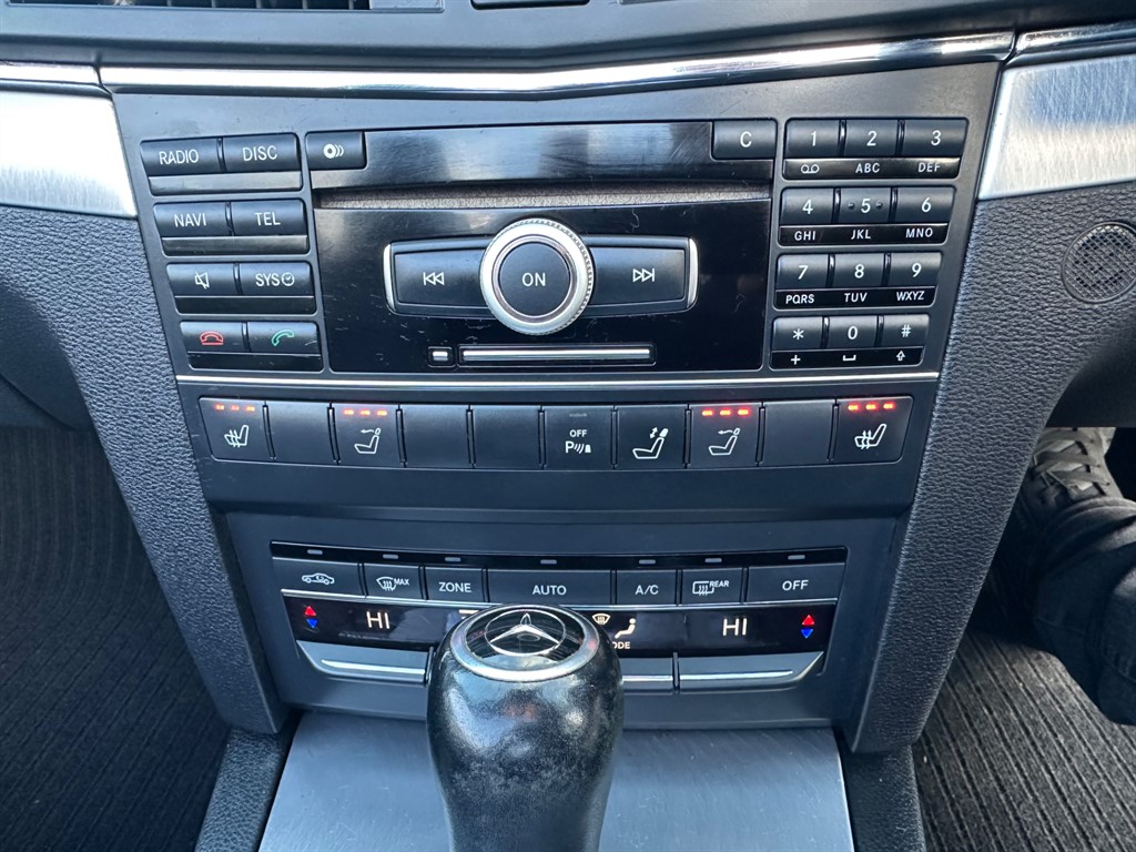 Used Mercedes-Benz E Class 2011 for sale - 76948710: Photo 19