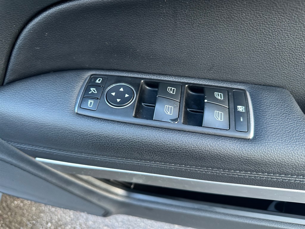 Used Mercedes-Benz E Class 2011 for sale - 76948710: Photo 21