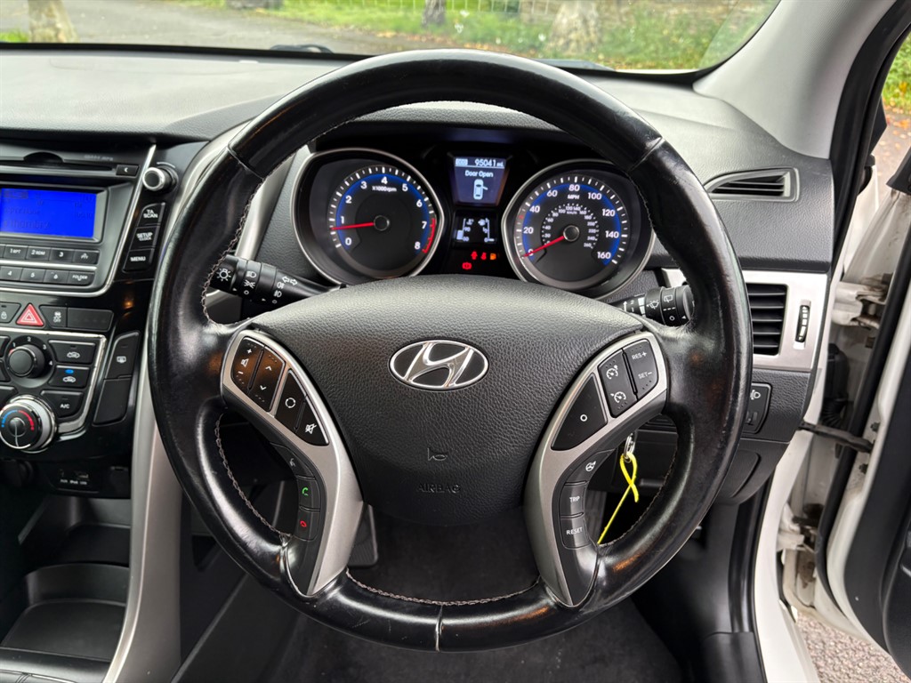 Used Hyundai i30 2013 for sale - 76351129: Photo 17