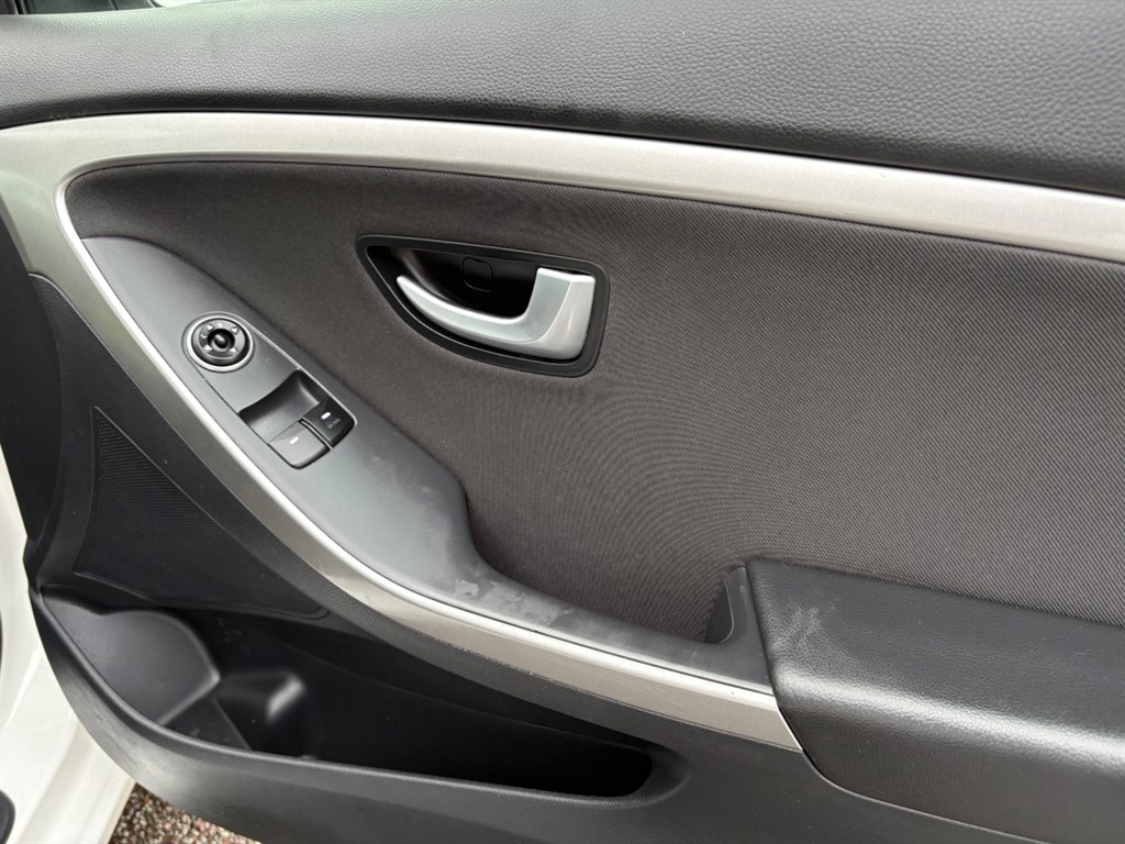 Used Hyundai i30 2013 for sale - 76351129: Photo 21