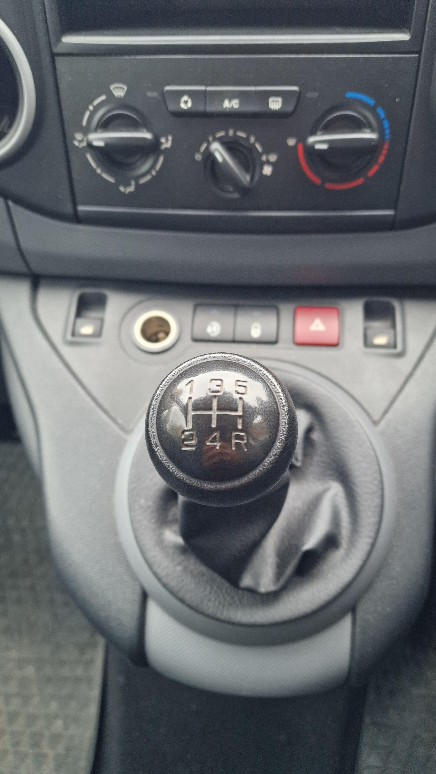 Used Peugeot Partner Tepee 2010 for sale - 77016014: Photo 12