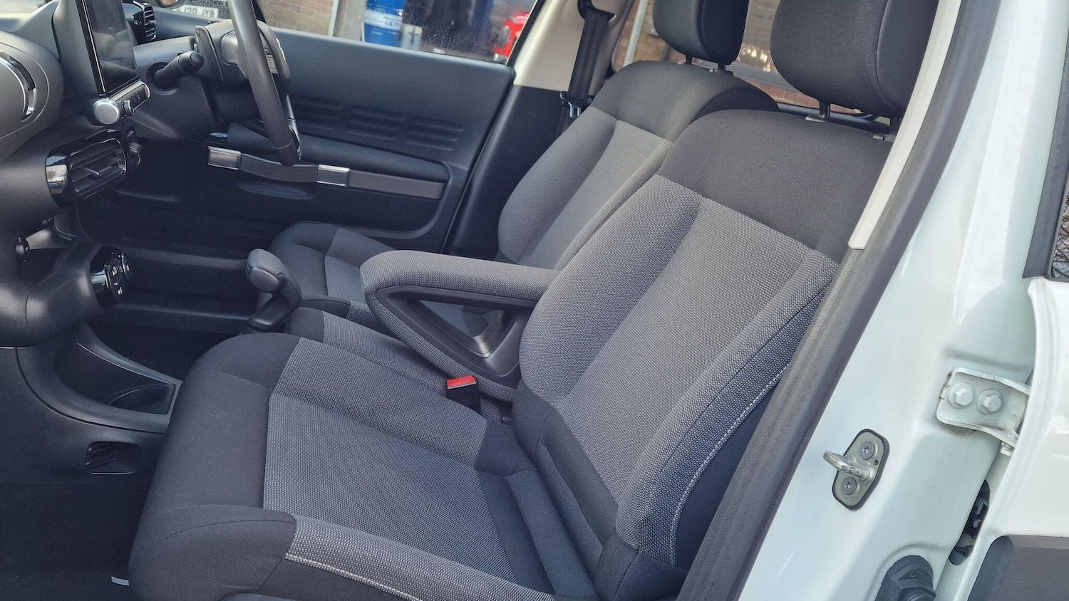 Used Citroen C4 Cactus 2017 for sale - 76855744: Photo 22