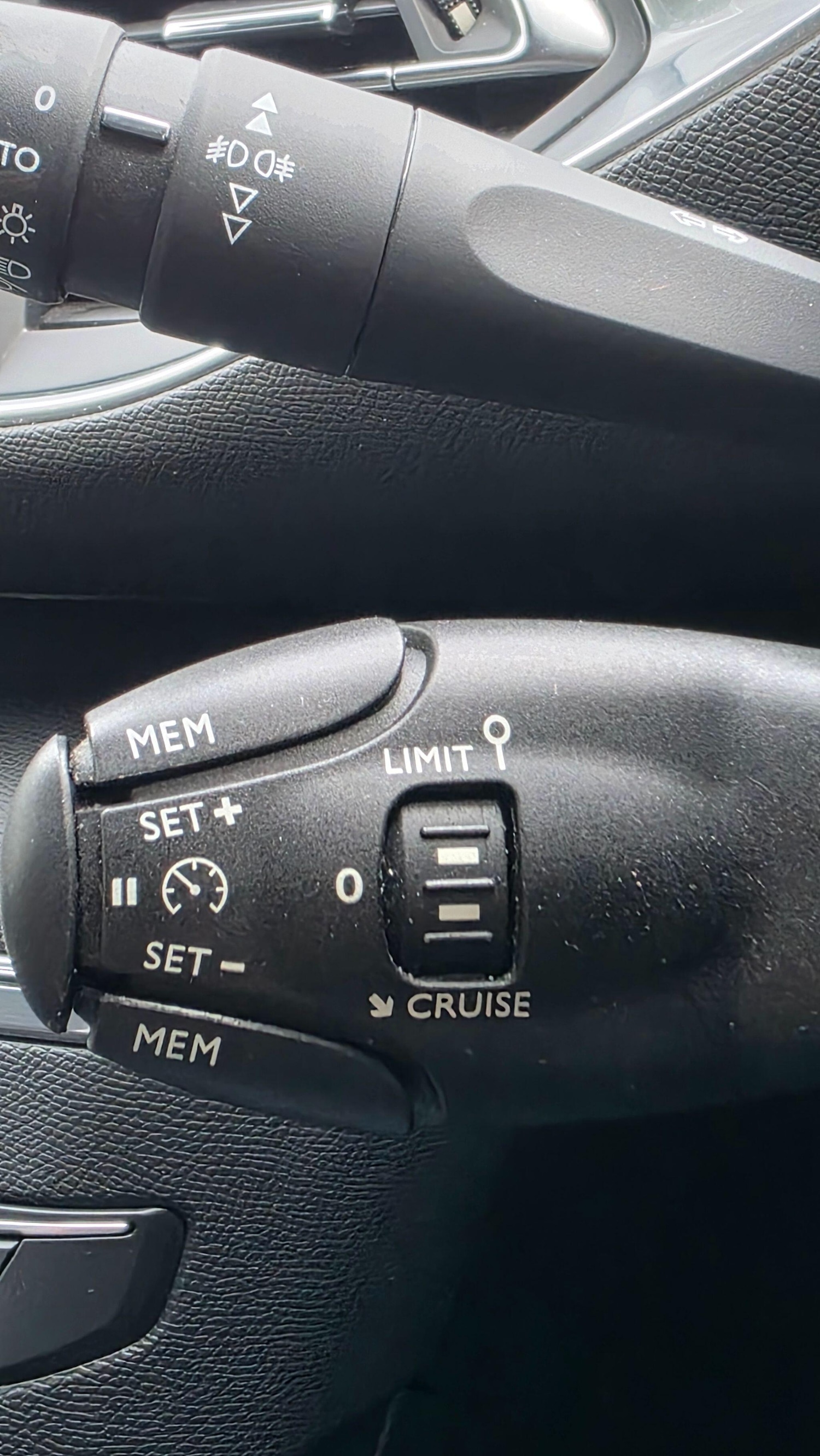 Used Peugeot 308 2015 for sale - 77120648: Photo 16