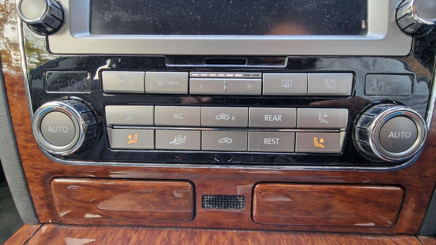 Used Volkswagen Phaeton 2011 for sale - 76094124: Photo 36