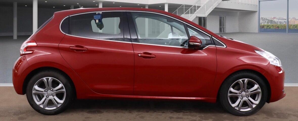 Used Peugeot 208 2014 for sale - 77155532: Photo 2