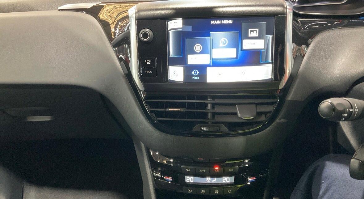 Used Peugeot 208 2014 for sale - 77155532: Photo 9