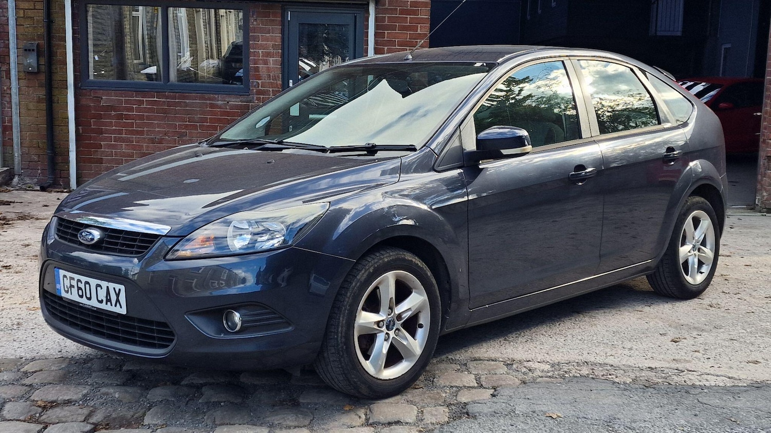 Used Ford Focus 2010 for sale - 75927968: Photo 2