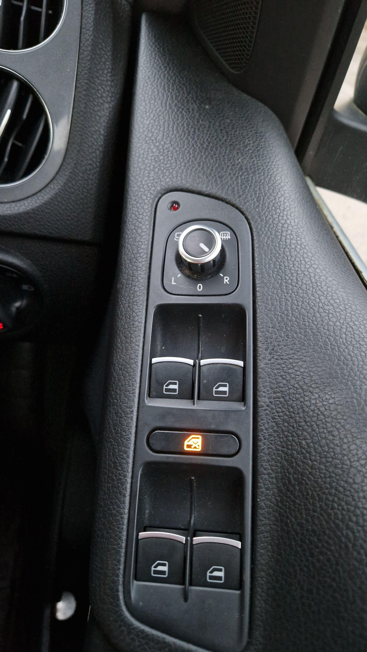 Used Volkswagen Tiguan 2014 for sale - 76976504: Photo 16