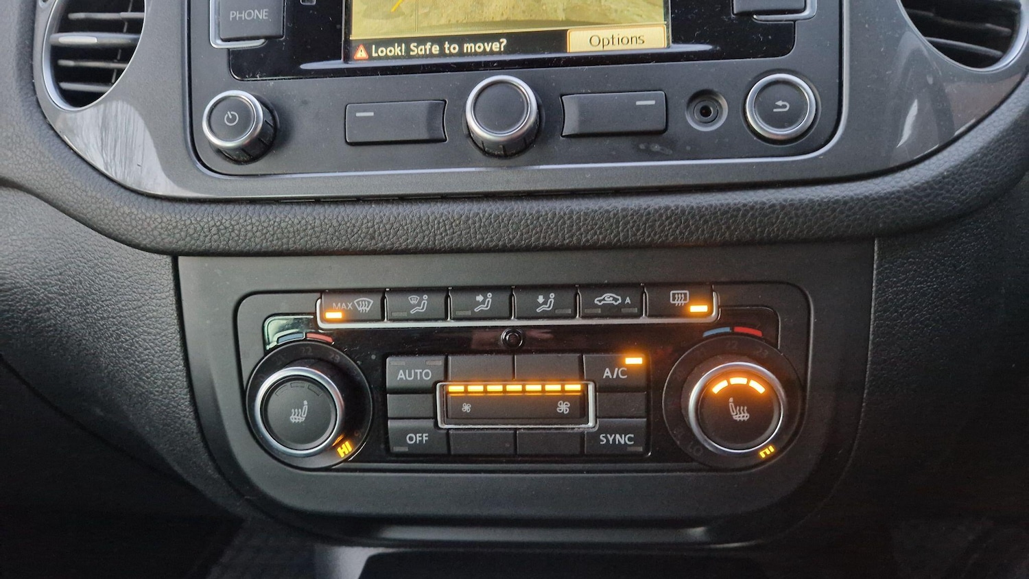 Used Volkswagen Tiguan 2014 for sale - 76976504: Photo 19