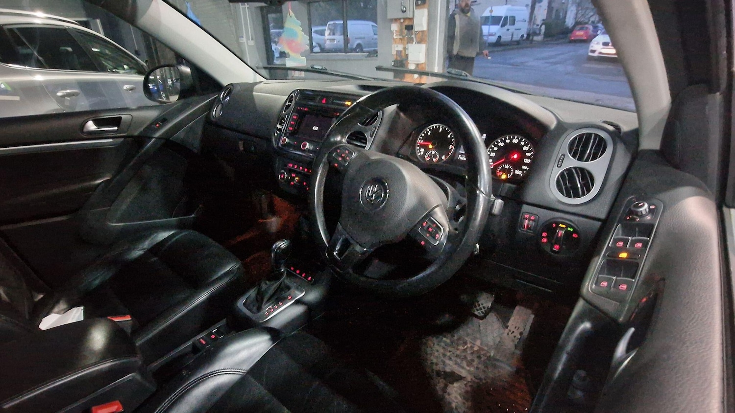 Used Volkswagen Tiguan 2014 for sale - 76976504: Photo 9