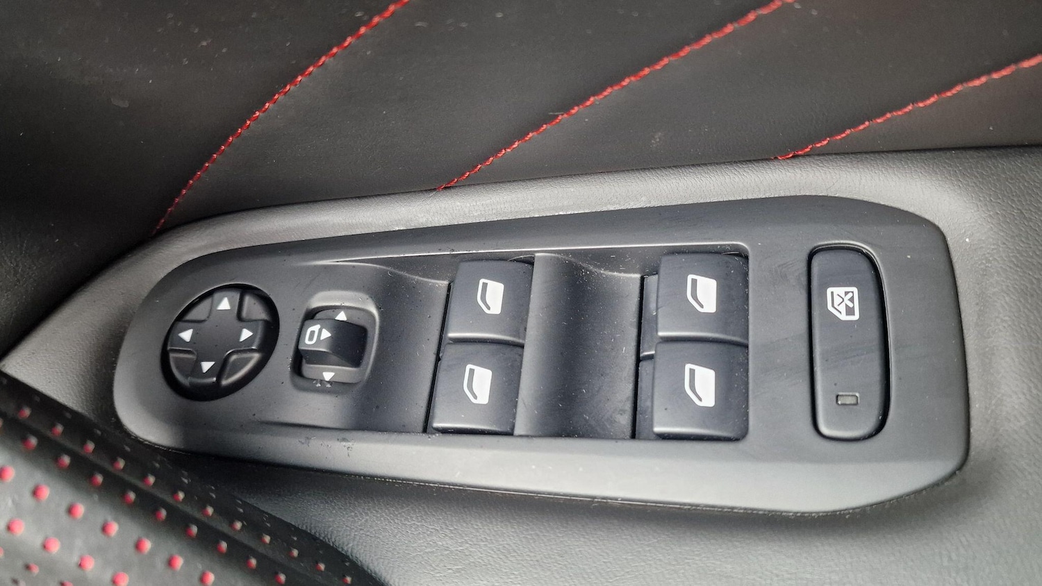 Used Peugeot 308 2015 for sale - 76060260: Photo 18