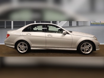 Used Mercedes-Benz C-Class 2014 for sale - 76247435: Photo 2