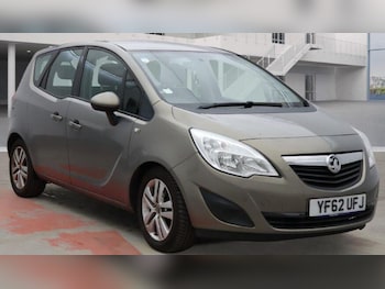 (62) - 1.7 CDTi Exclusiv Euro 5 5dr