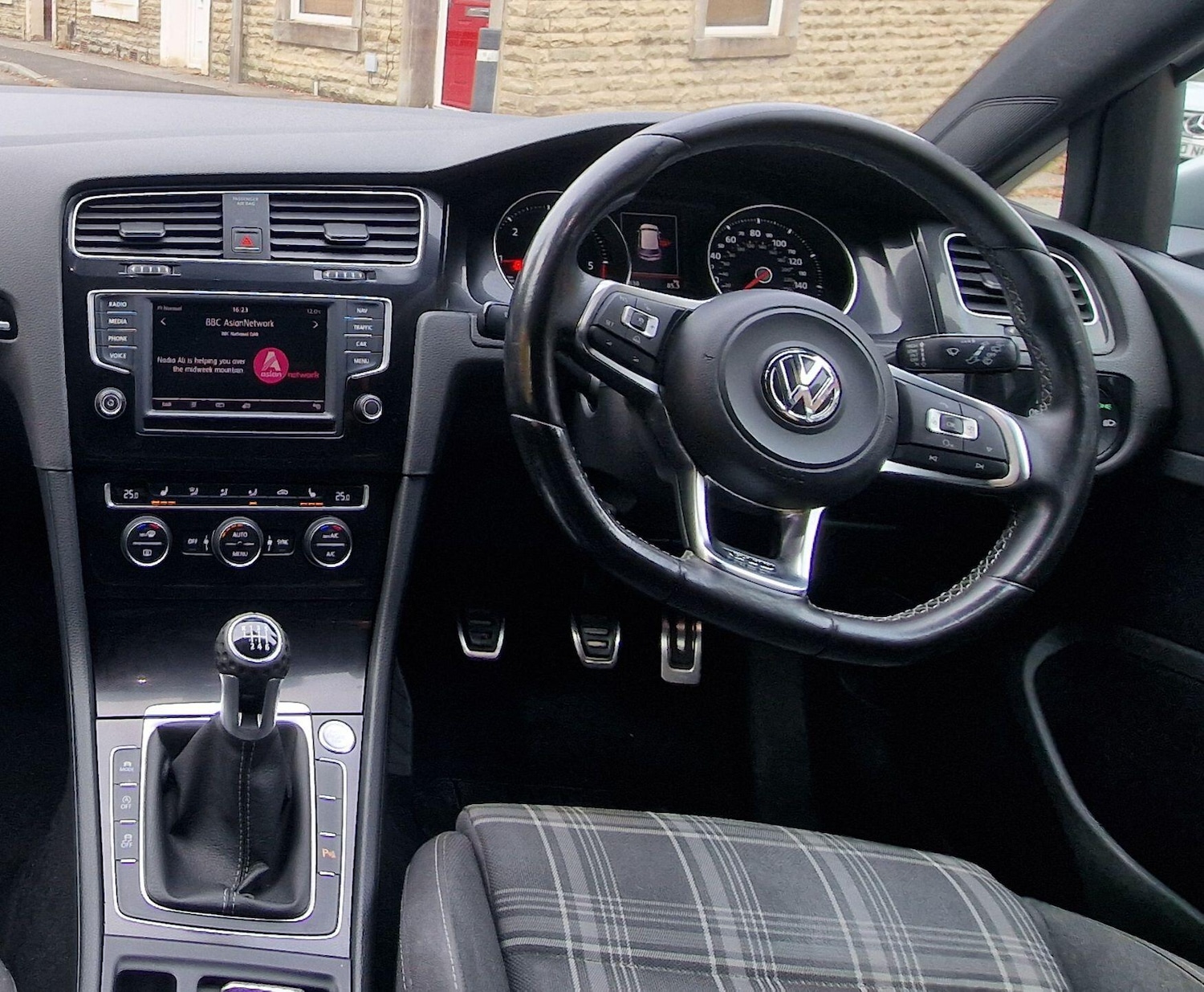 Used Volkswagen Golf 2017 for sale - 76041833: Photo 8