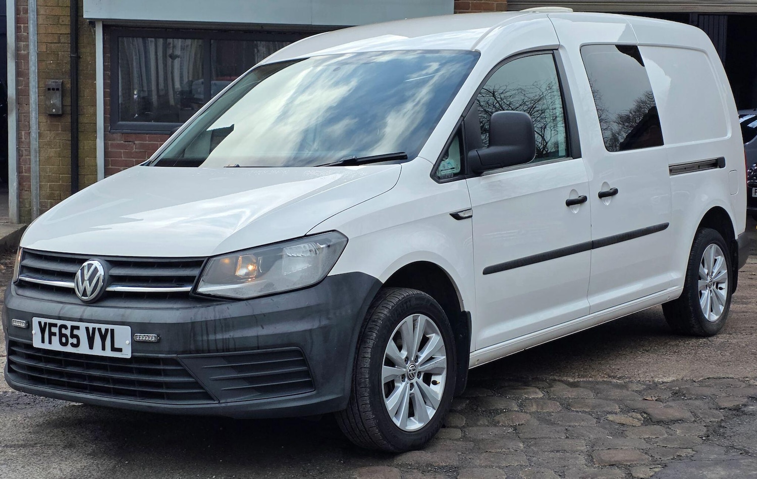 Used Volkswagen Caddy Maxi 2015 for sale - 77978072: Photo 2