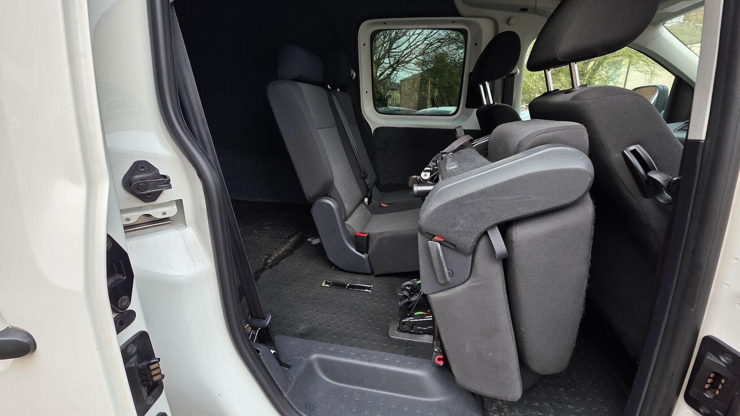 Used Volkswagen Caddy Maxi 2015 for sale - 77978072: Photo 25