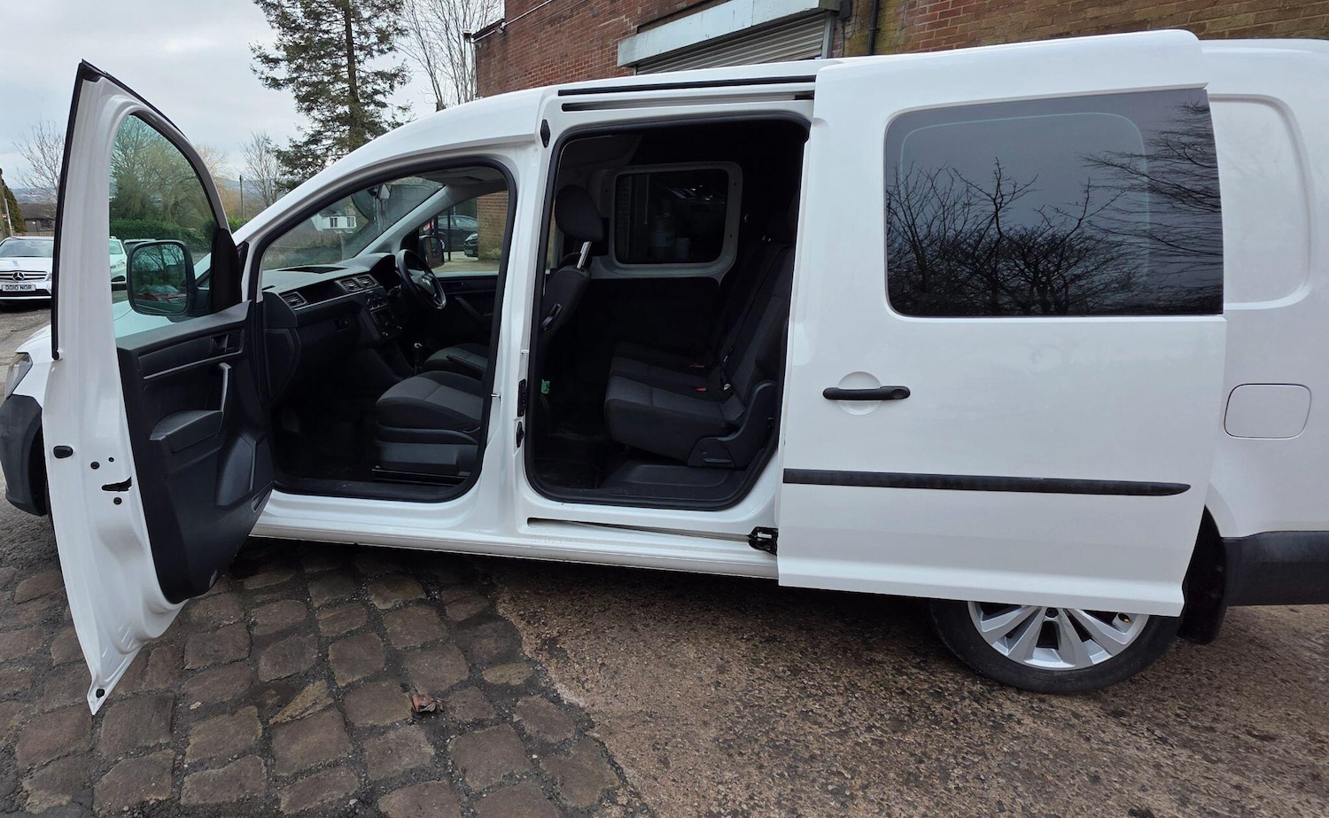 Used Volkswagen Caddy Maxi 2015 for sale - 77978072: Photo 5