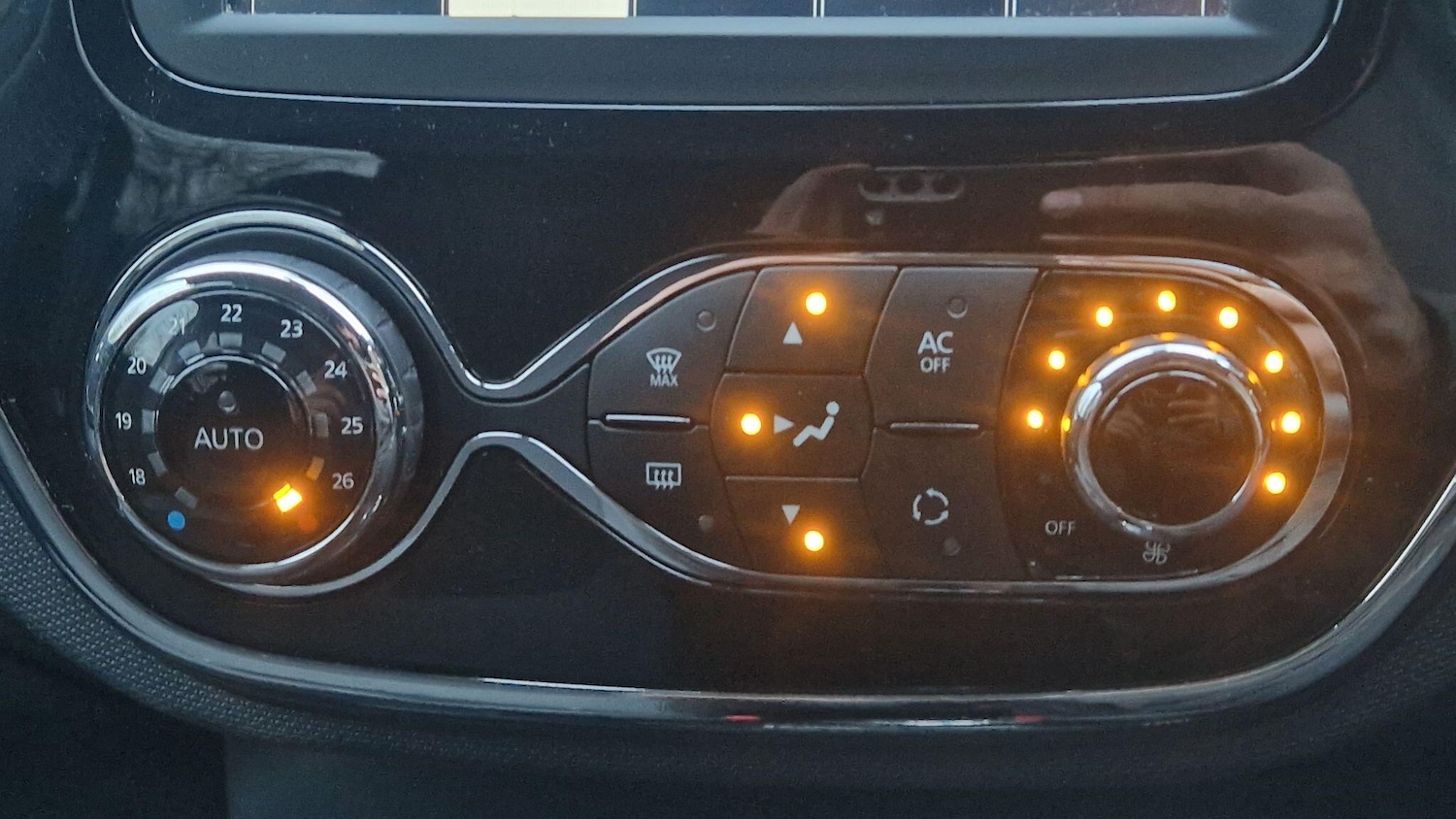 Used Renault Captur 2015 for sale - 76913706: Photo 24