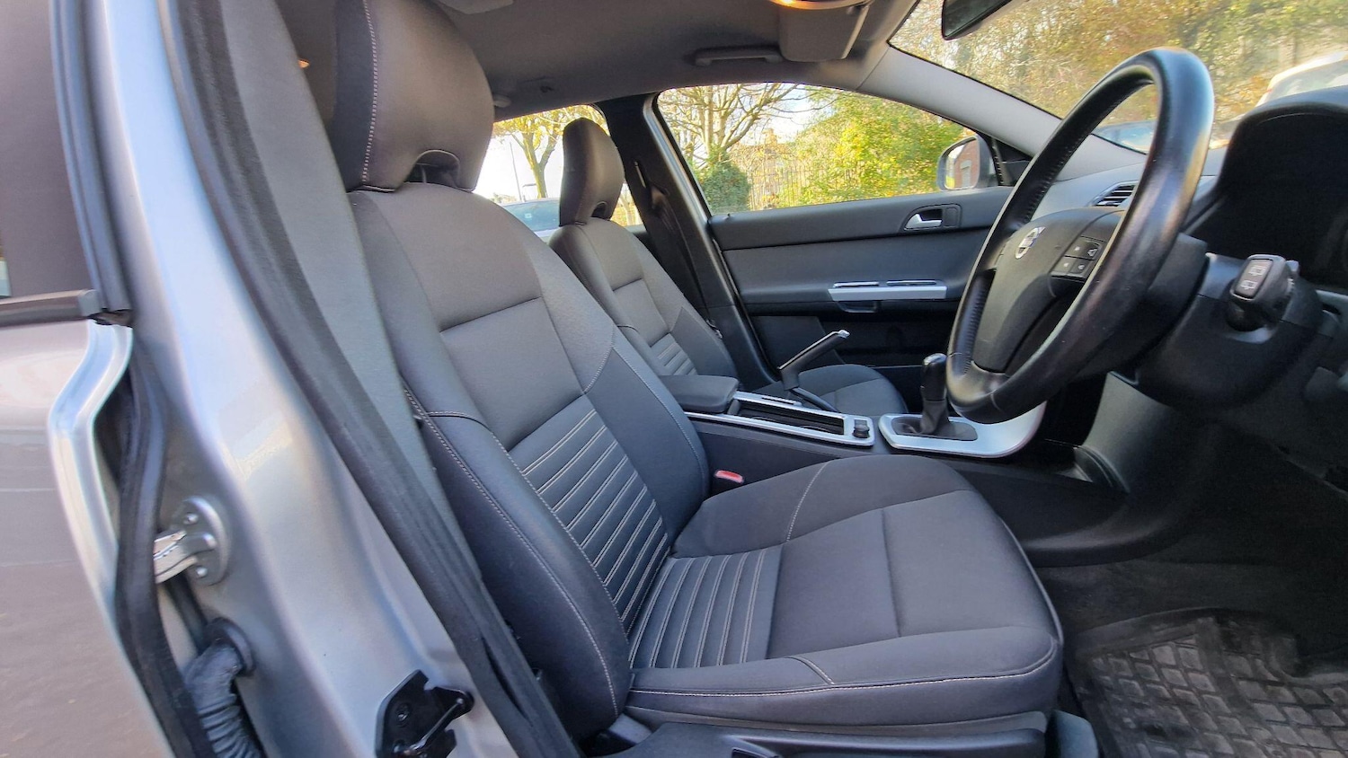 Used Volvo V50 2010 for sale - 76336580: Photo 13