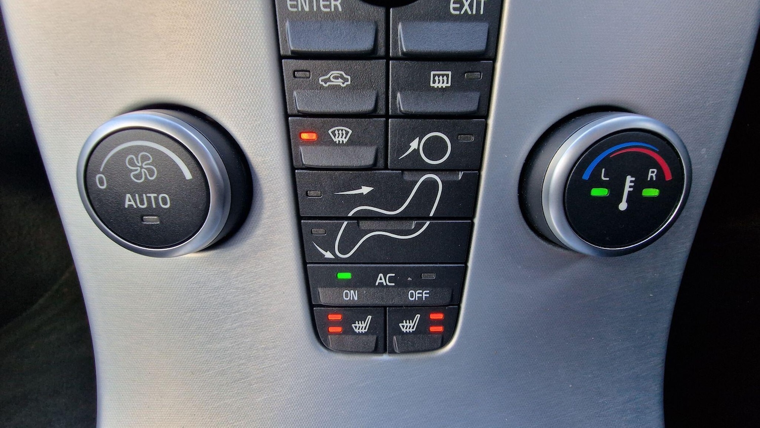 Used Volvo V50 2010 for sale - 76336580: Photo 16