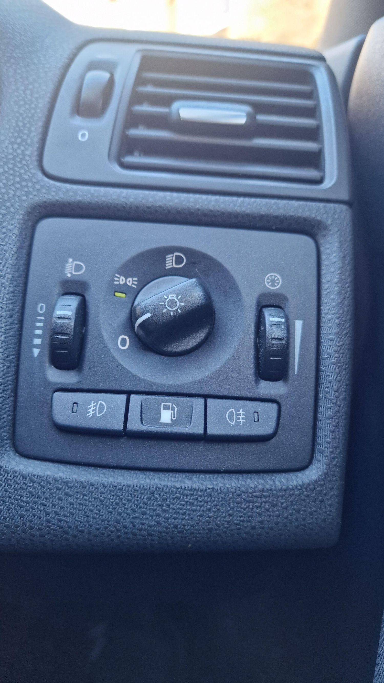 Used Volvo V50 2010 for sale - 76336580: Photo 19