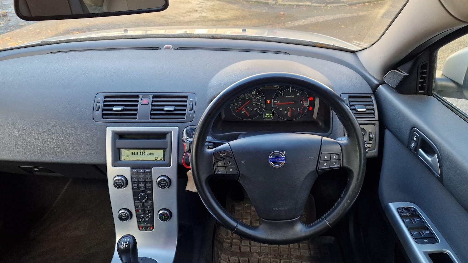 Used Volvo V50 2010 for sale - 76336580: Photo 28