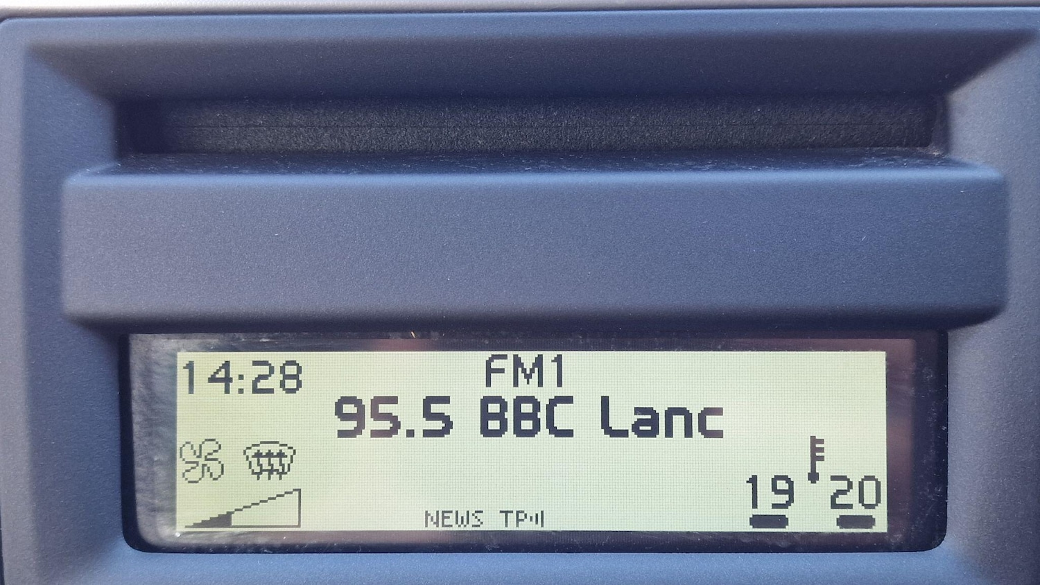 Used Volvo V50 2010 for sale - 76336580: Photo 30