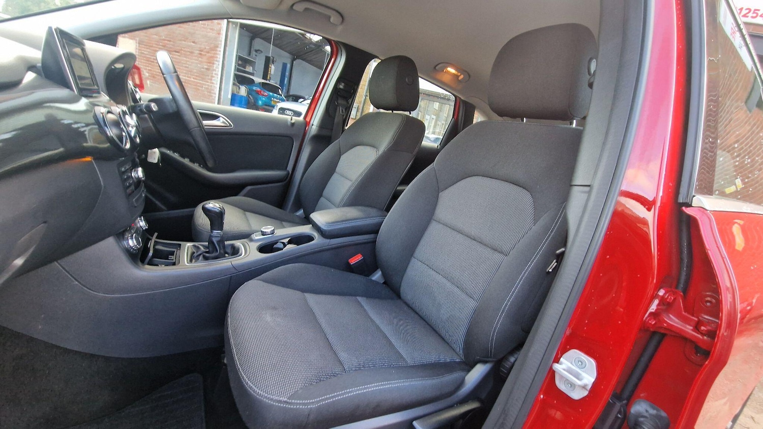 Used Mercedes-Benz B Class 2013 for sale - 76667229: Photo 23