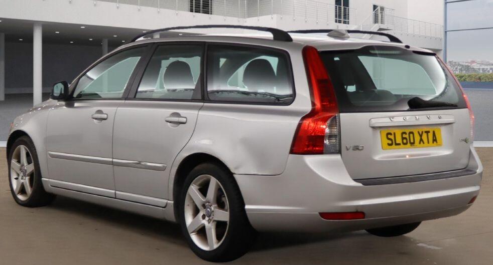 Used Volvo V50 2010 for sale - 76043055: Photo 4