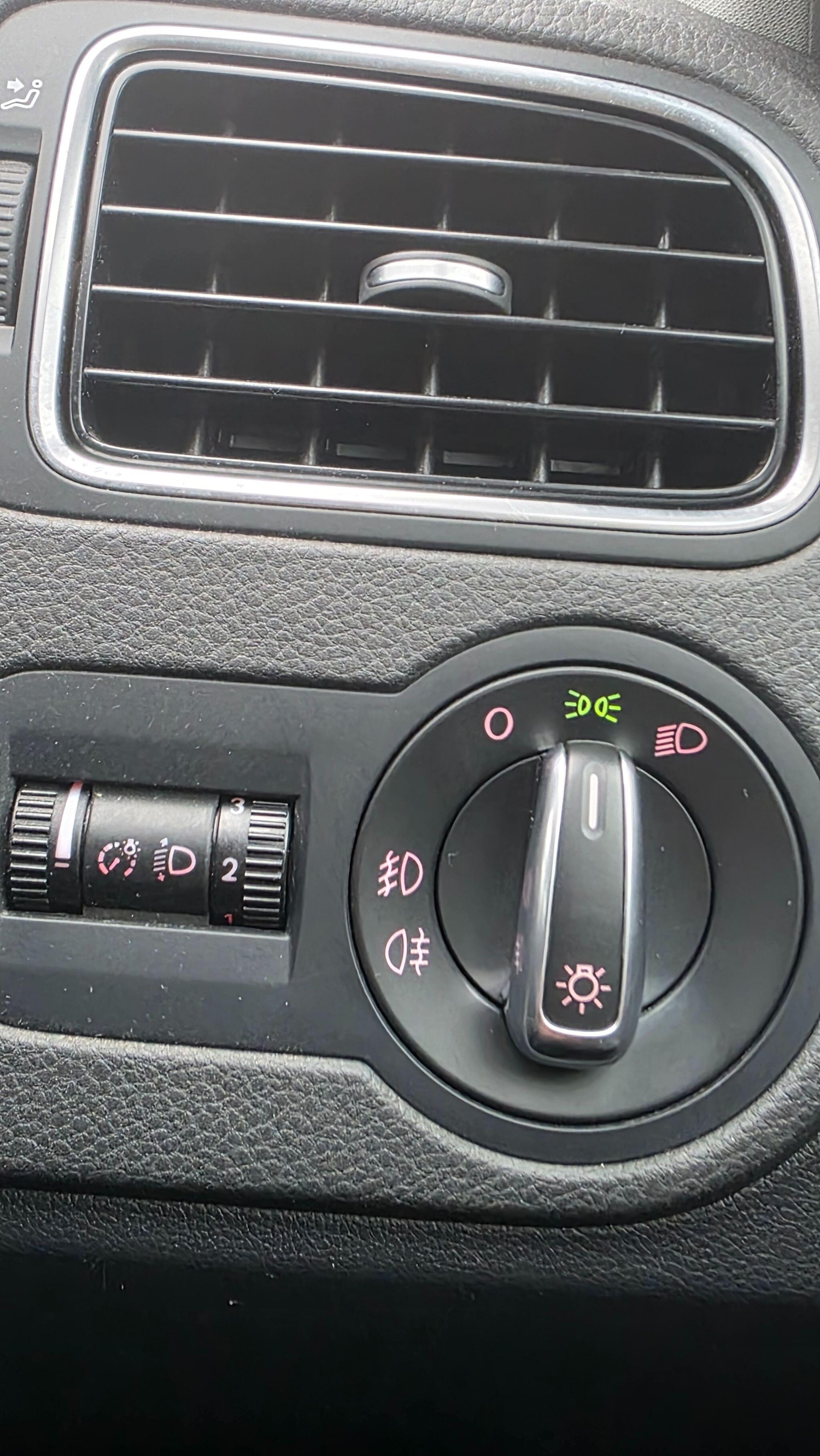 Used Volkswagen Polo 2013 for sale - 77440049: Photo 16