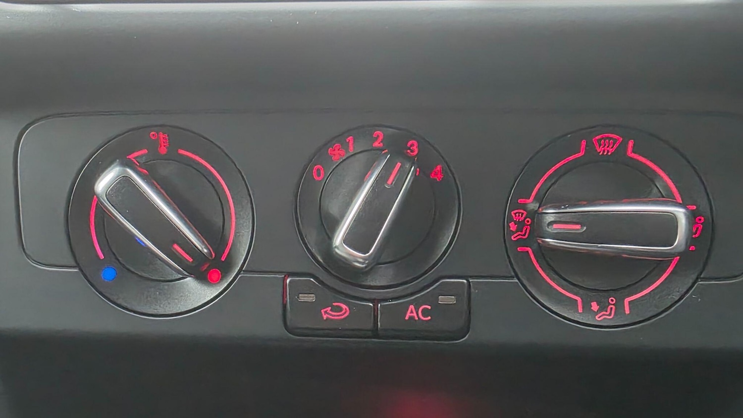 Used Volkswagen Polo 2013 for sale - 77440049: Photo 24