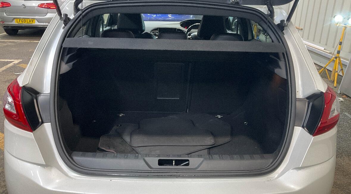 Used Peugeot 308 2015 for sale - 76700759: Photo 12