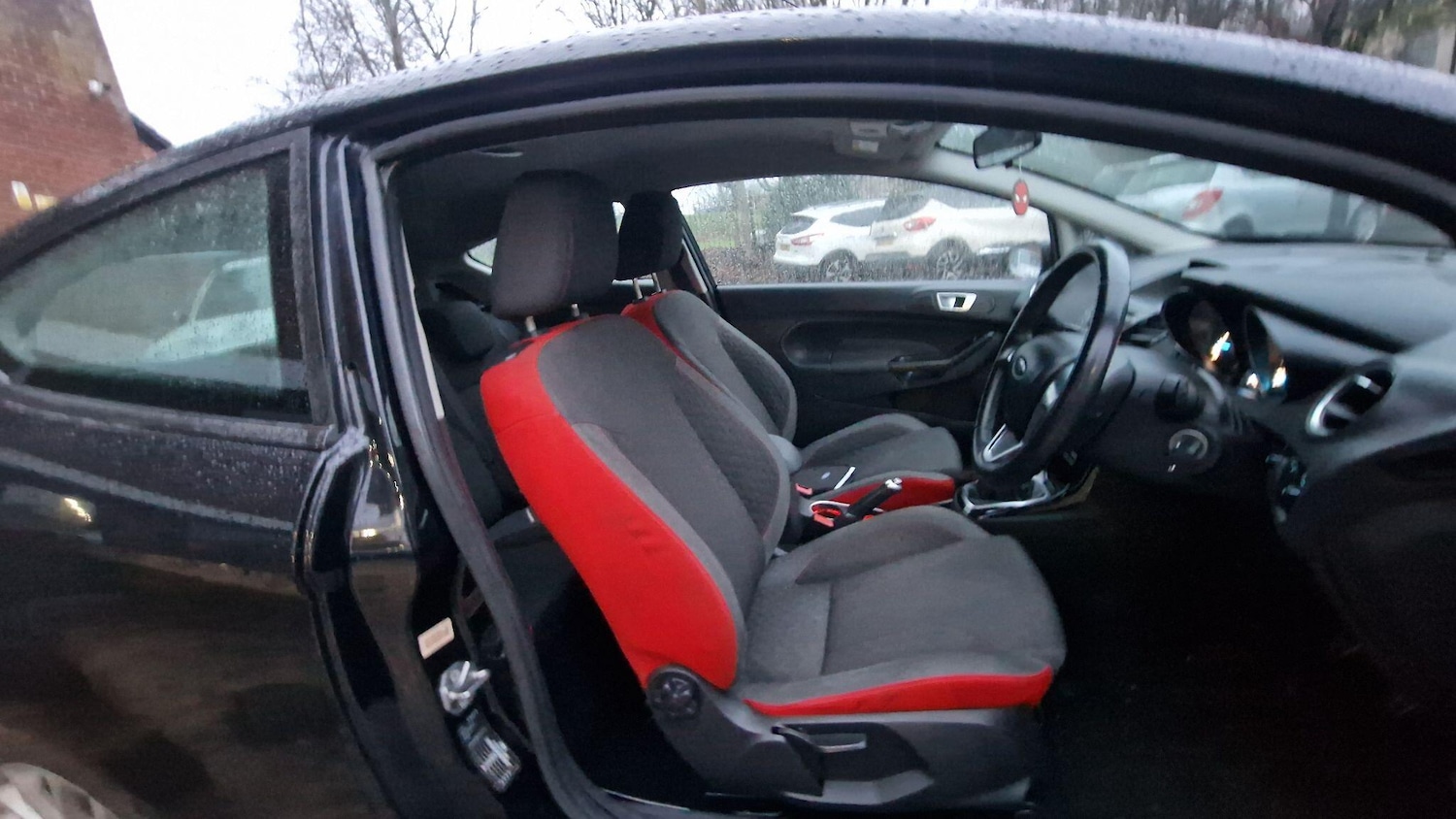 Used Ford Fiesta 2014 for sale - 76752876: Photo 5