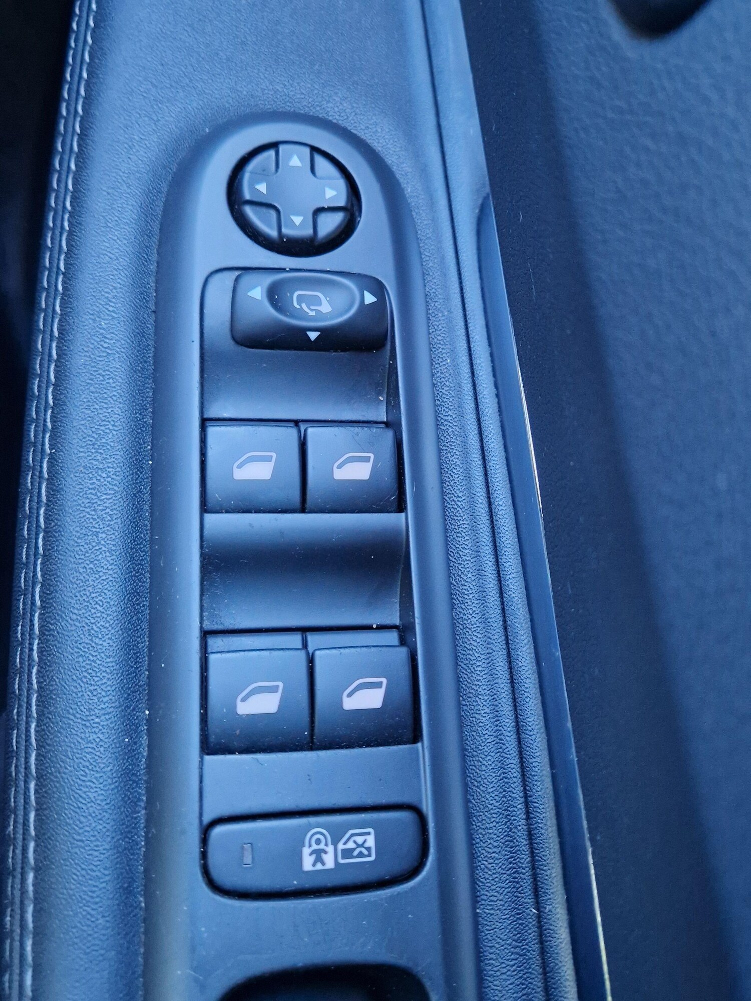 Used Peugeot 3008 2015 for sale - 75808857: Photo 16