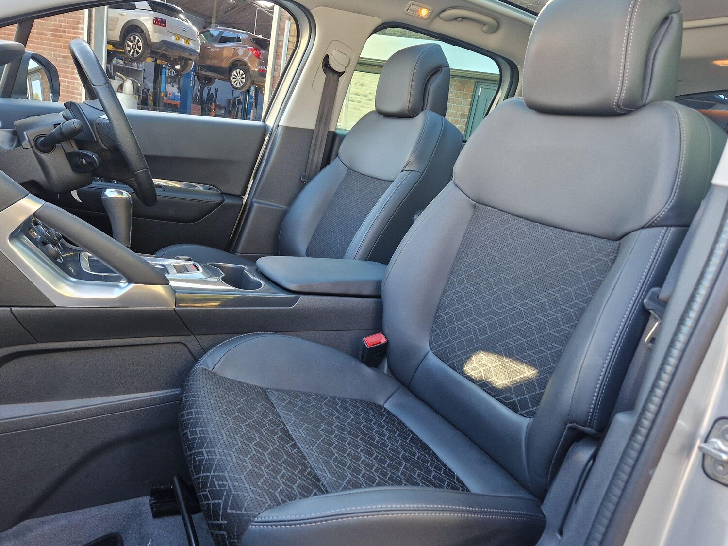 Used Peugeot 3008 2015 for sale - 75808857: Photo 25